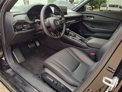 Used 2025 Honda Accord Sport image 2
