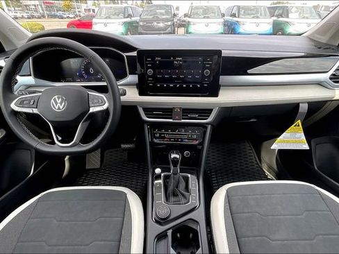 New 2025 Volkswagen Taos SE image 6