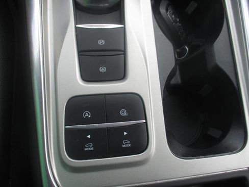 Used 2024 Ford Explorer Limited image 25