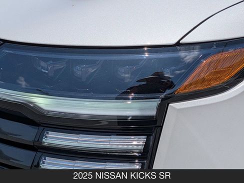 Used 2025 Nissan Kicks SR FWD image 10