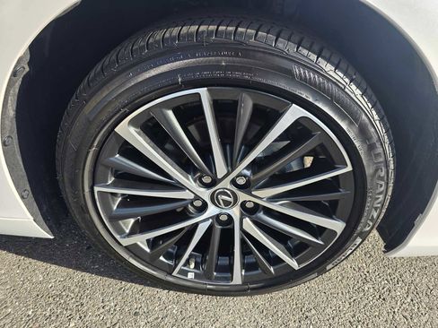 Used 2025 Lexus ES 350 w/ Premium Package image 9