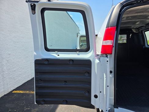 Used 2025 GMC Savana 2500 RWD image 19