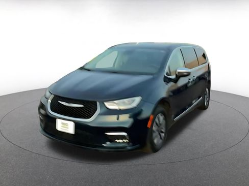 Used 2023 Chrysler Pacifica Limited image 7