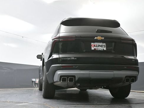 Used 2024 Chevrolet Traverse LT FWD image 32