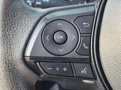 Used 2020 Toyota Corolla LE FWD image 11