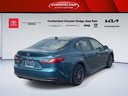 Used 2025 Toyota Camry SE image 8