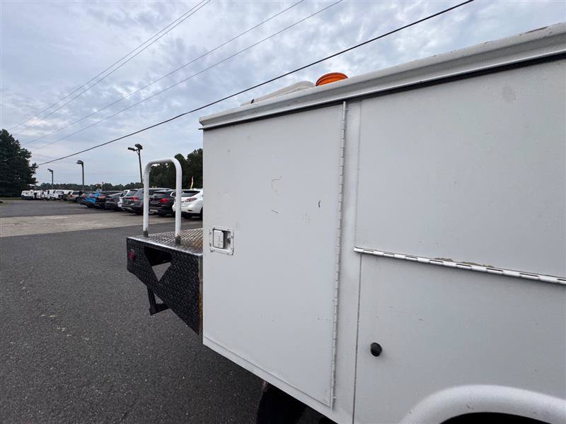 Used 2004 Ford F550 4x4 Regular Cab Super Duty image 32