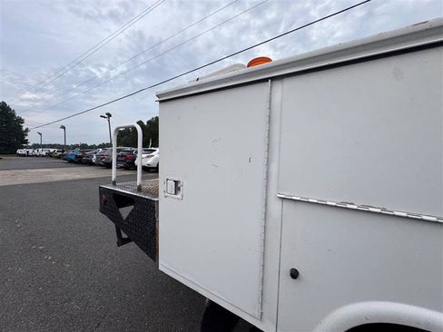 Used 2004 Ford F550 4x4 Regular Cab Super Duty image 32