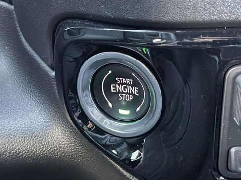 Used 2025 Chevrolet Silverado 1500 LT image 28