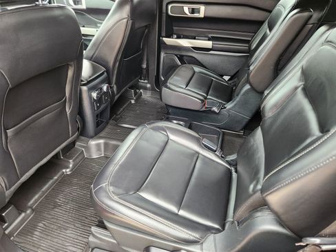 Used 2021 Ford Explorer XLT w/ Equipment Group 202A image 33
