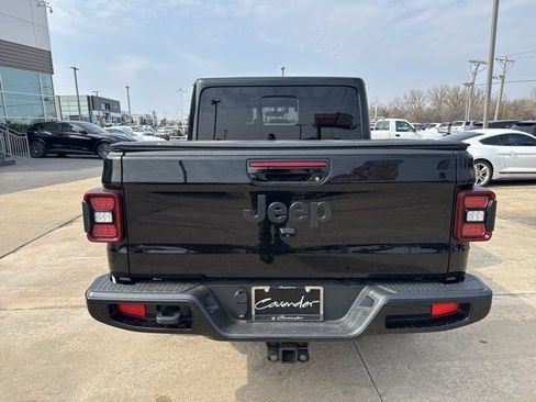 Used 2022 Jeep Gladiator Overland image 6