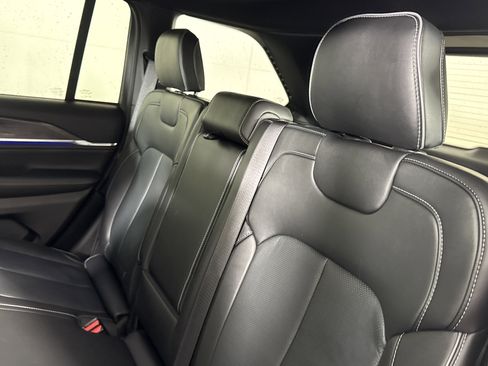 New 2025 Jeep Grand Cherokee Overland image 11