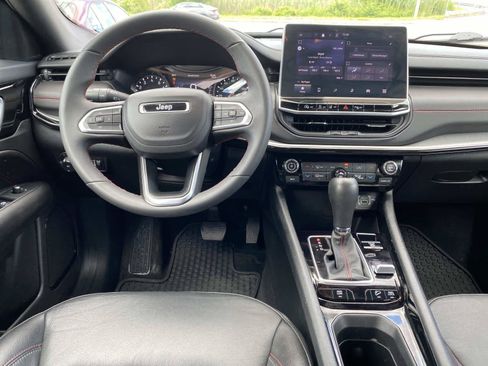 Certified 2025 Jeep Compass Trailhawk AWD/4WD image 12