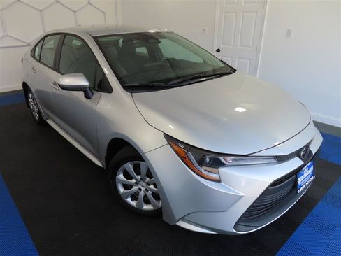 Used 2026 Toyota Corolla LE FWD image 5
