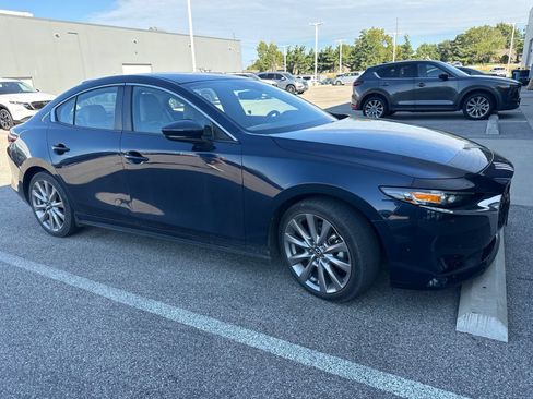 Used 2020 MAZDA MAZDA3 Sedan w/ Select Package FWD image 2