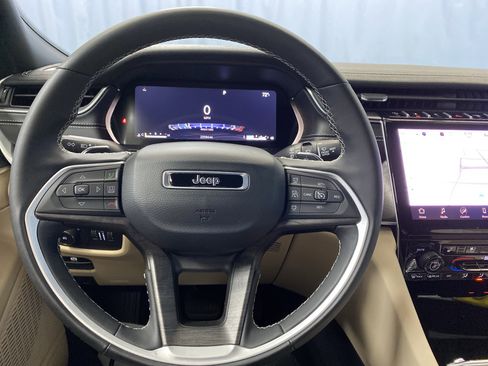 Certified 2024 Jeep Grand Cherokee Limited w/ Luxury Tech Group II image 19