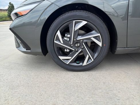 New 2026 Hyundai Elantra Limited FWD image 31