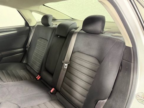 Used 2013 Ford Fusion SE FWD image 16
