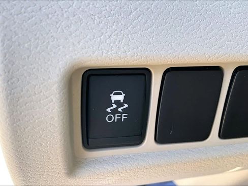 Used 2015 Nissan Murano S image 32