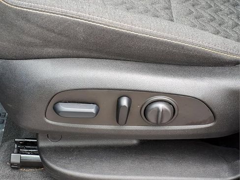 Used 2024 Chevrolet Equinox LT FWD image 22
