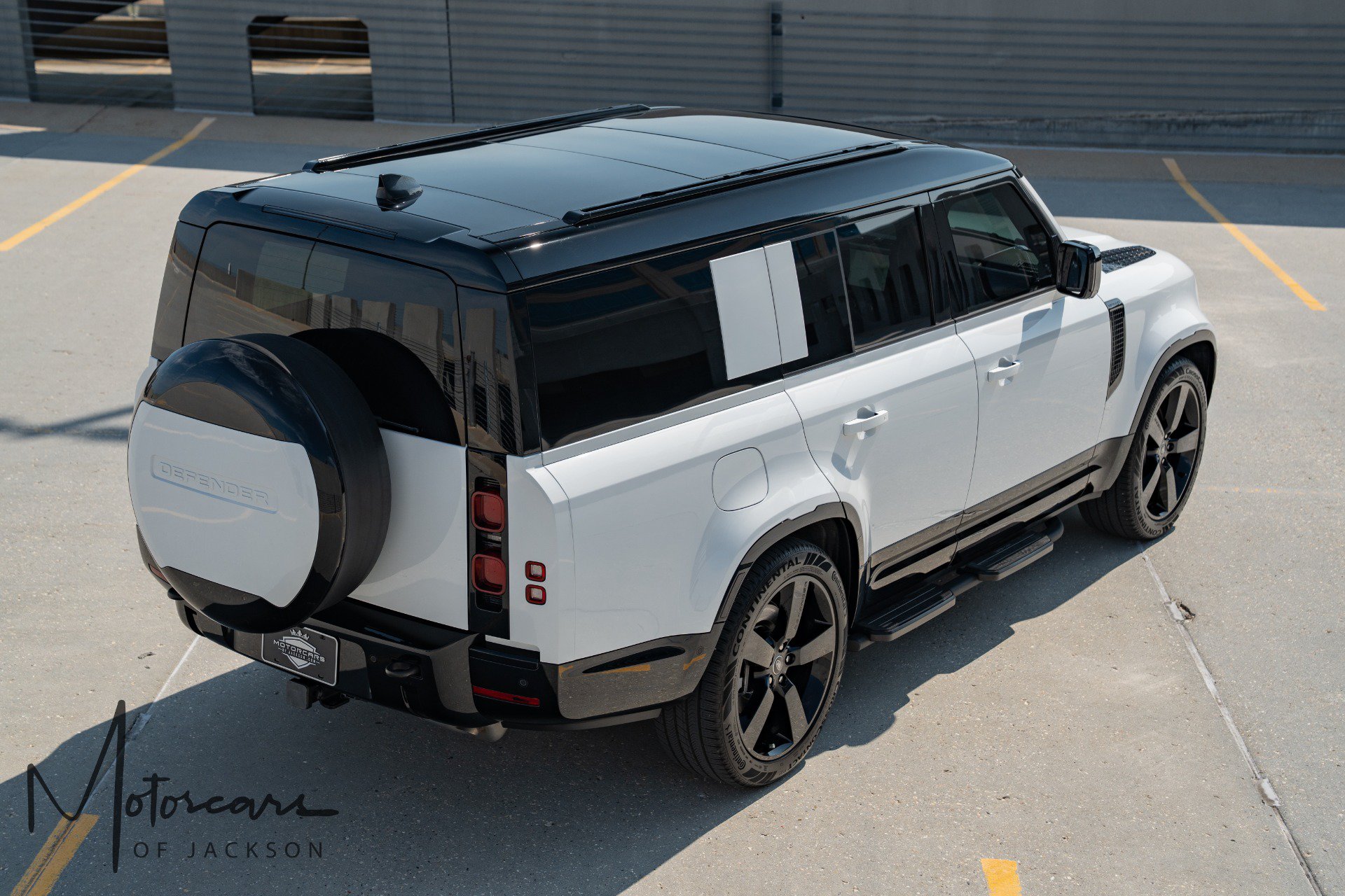 Used 2025 Land Rover Defender 130 X-Dynamic SE AWD/4WD image 25