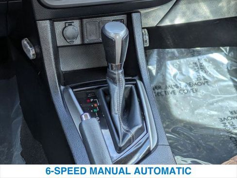 Used 2015 Toyota Corolla LE FWD image 19