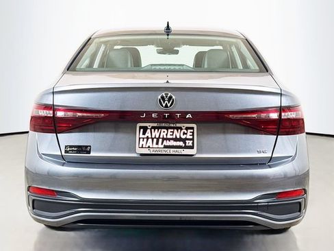Used 2025 Volkswagen Jetta SE FWD image 5