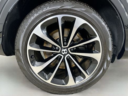 Used 2022 Bentley Bentayga AWD/4WD image 62