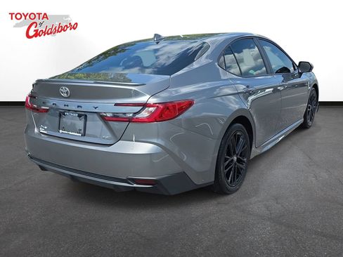 Used 2025 Toyota Camry SE FWD image 5