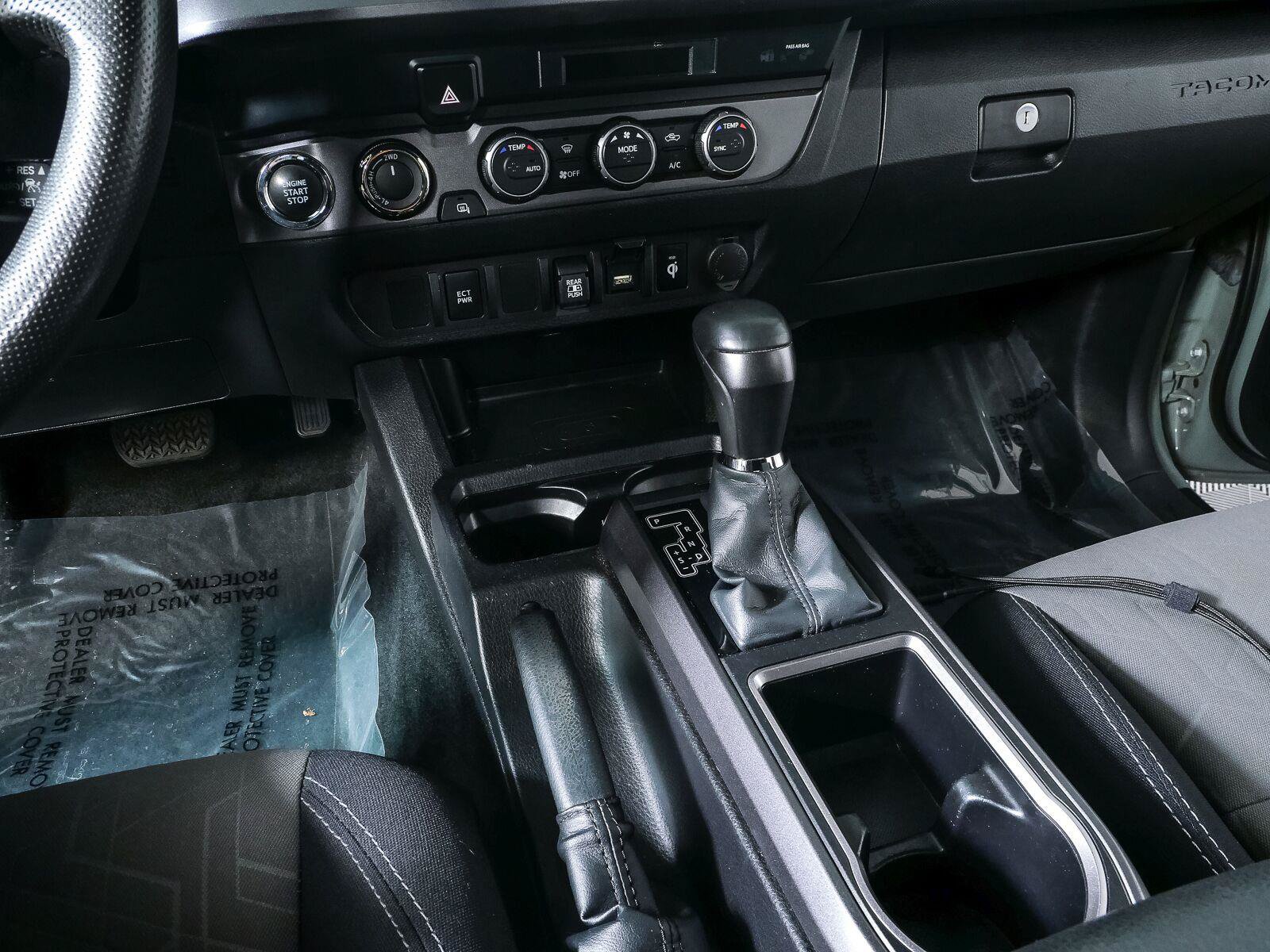 Used 2022 Toyota Tacoma TRD Off-Road AWD/4WD image 16