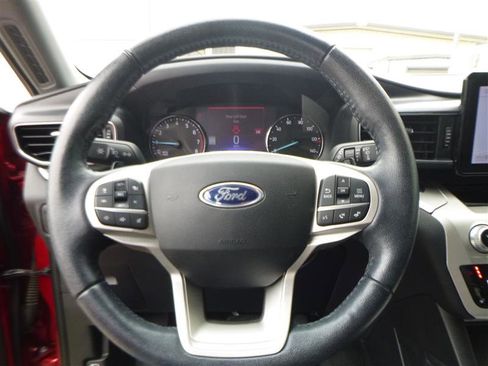 Used 2021 Ford Explorer XLT w/ Equipment Group 202A AWD/4WD image 13