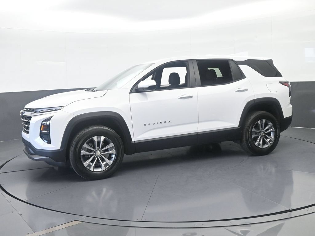 Used 2026 Chevrolet Equinox LT FWD image 2