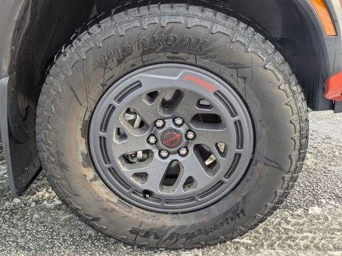 Used 2025 Nissan Frontier PRO-4X w/ Pro Convenience Package image 9