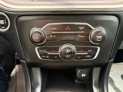 Used 2019 Dodge Charger SXT image 24