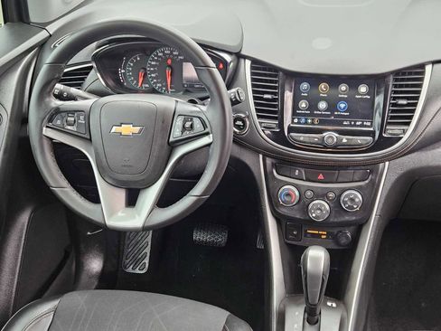 Used 2018 Chevrolet Trax LT w/ LT Convenience Package image 24