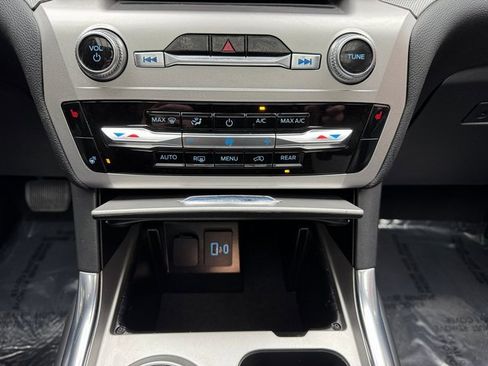 Certified 2022 Ford Explorer XLT w/ Equipment Group 202A image 19