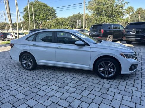 Used 2024 Volkswagen Jetta SE FWD image 15