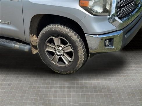 Used 2018 Toyota Tundra SR5 w/ SR5 Upgrade Package AWD/4WD image 10