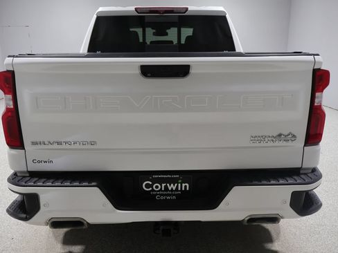 Used 2022 Chevrolet Silverado 1500 High Country w/ High Country Premium Package AWD/4WD image 3