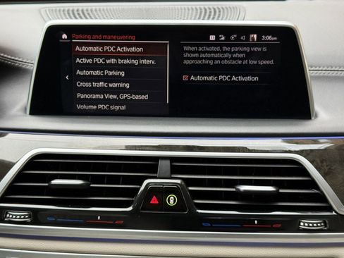 Used 2020 BMW 750i xDrive w/ Executive Package image 53