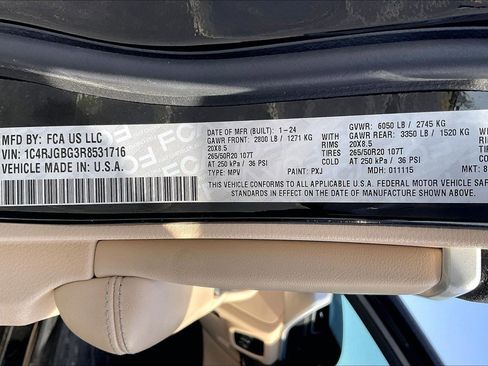 Used 2024 Jeep Grand Cherokee Limited image 27