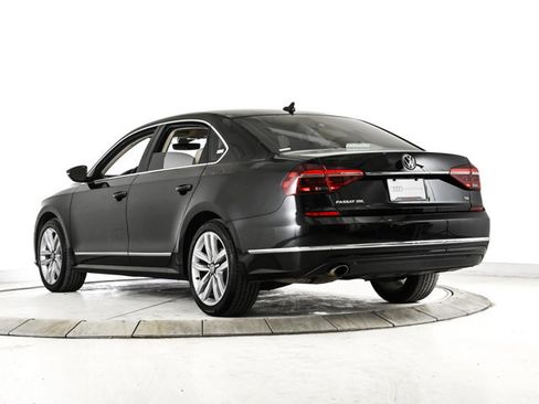 Used 2017 Volkswagen Passat 1.8T SEL Premium image 8