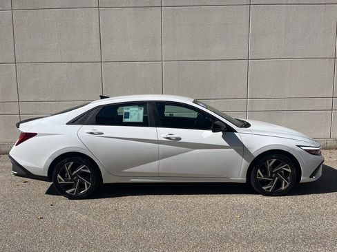 Used 2025 Hyundai Elantra SEL image 5