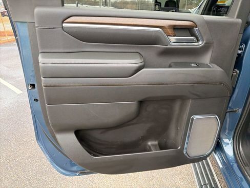 Used 2024 Chevrolet Silverado 2500 High Country w/ High Country Premium Package image 18