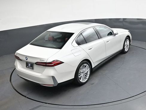 Used 2025 BMW 530i xDrive w/ Premium Package image 20