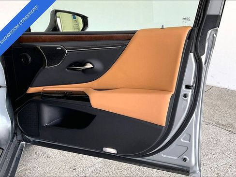 Used 2024 Lexus ES 350 Ultra Luxury w/ Accessory Package (Z2) image 26