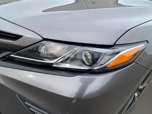 Used 2020 Toyota Camry SE image 11