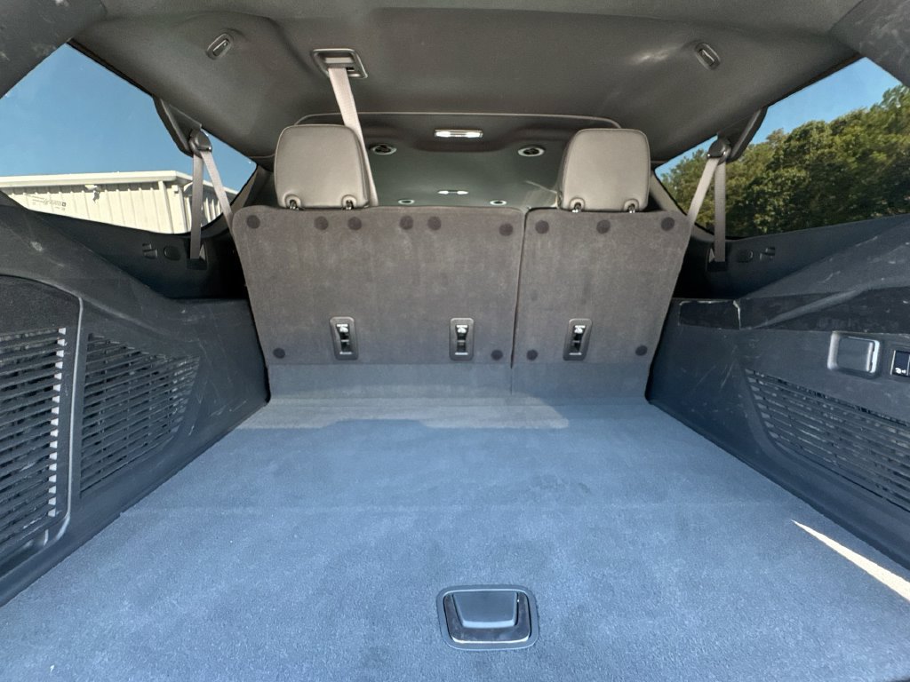 Used 2025 Chevrolet Suburban Premier w/ LPO, Illumination Package RWD image 35