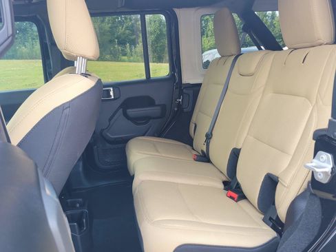 Used 2022 Jeep Wrangler Unlimited Sport AWD/4WD image 9