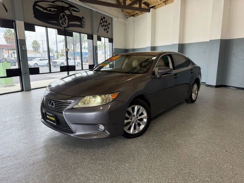 Used 2014 Lexus ES 300h image 3